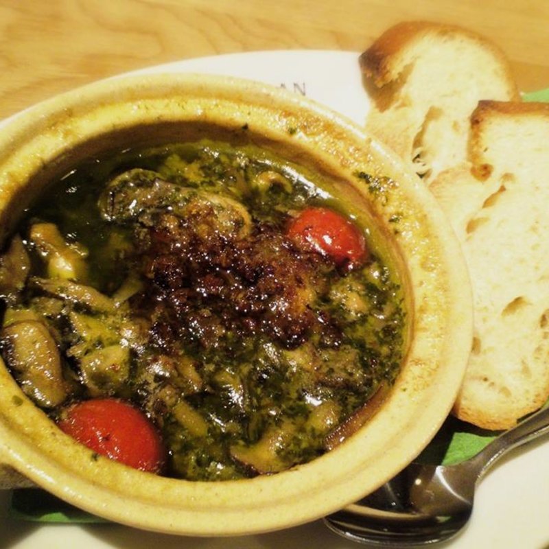 牡蠣とツブ貝のエスニック風アヒージョ(GREEN RATTAN （グリーンラタン）)