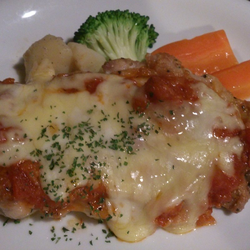 チキン料理 チーズグラタンステーキ(カフェ&レストラン プー横丁)