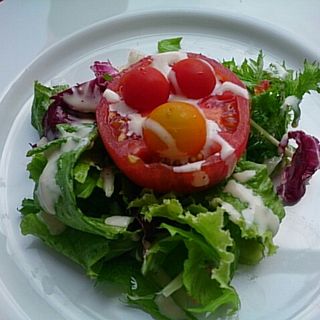 プリフィックスランチコースの完熟トマトのサラダ(セレブ・デ・トマト シーサイドビュー横浜店)