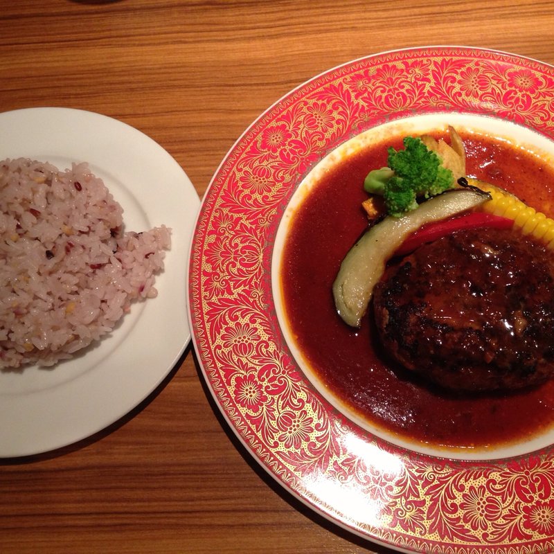 Dejeuner B（ドラード特製荒挽きハンバーグ・季節の野菜のスープ・自家製パンor雑穀ごはん）(ビストロ ドラード)