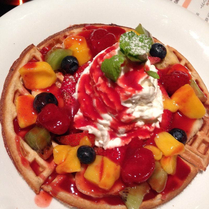 ハワイアン・ワッフル　フレッシュストロベリー／ココナッツマンゴー(アロハテーブル アスナル金山)