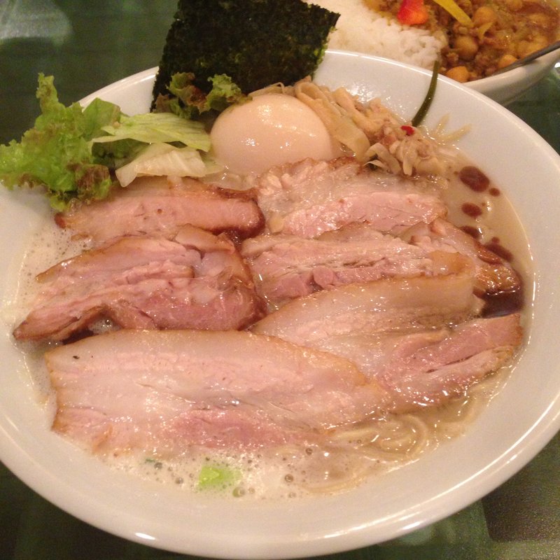 肉たまラーメン大盛(胡心房 （こしんぼう）)