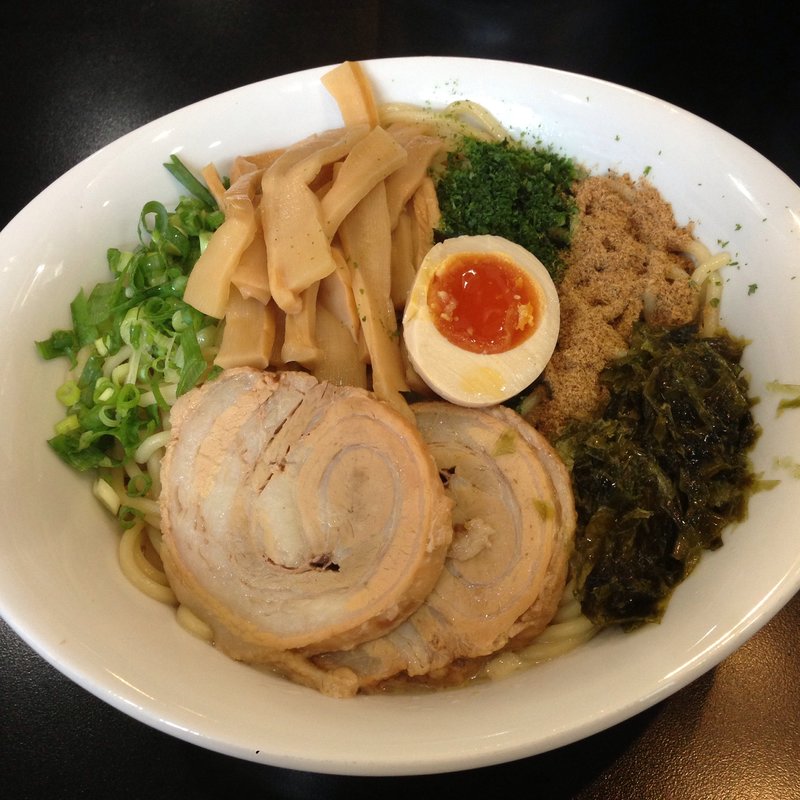 石垣の塩まぜそば特盛。トッピングパワーアップ。(石垣の塩まぜそば 織恩)