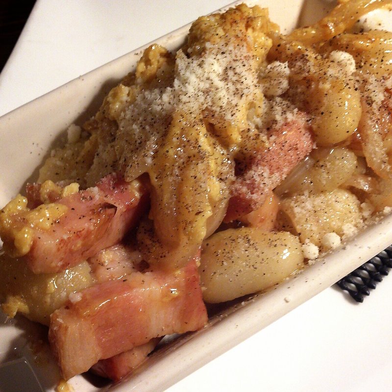 厚切りベーコンと玉葱のカルボナーラソースのニョッキ(Calcio D'angolo)