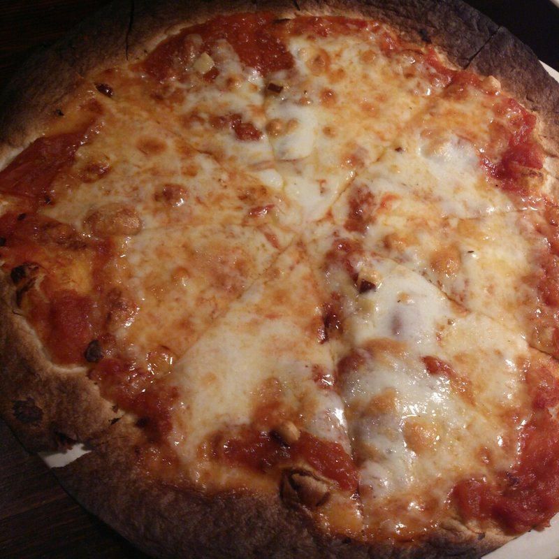 薄焼きのピッツア 欧州産の4種チーズ(Calcio D'angolo)