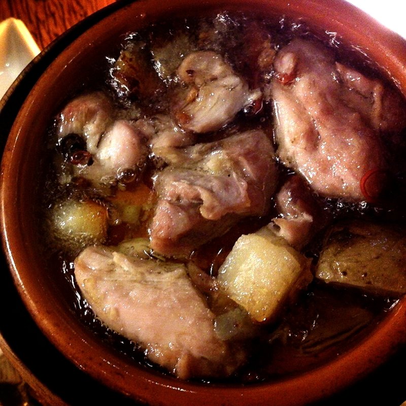 鶏肉のアヒージョ(YAKITORI＆WINE BARSAMICO すすきの駅店)