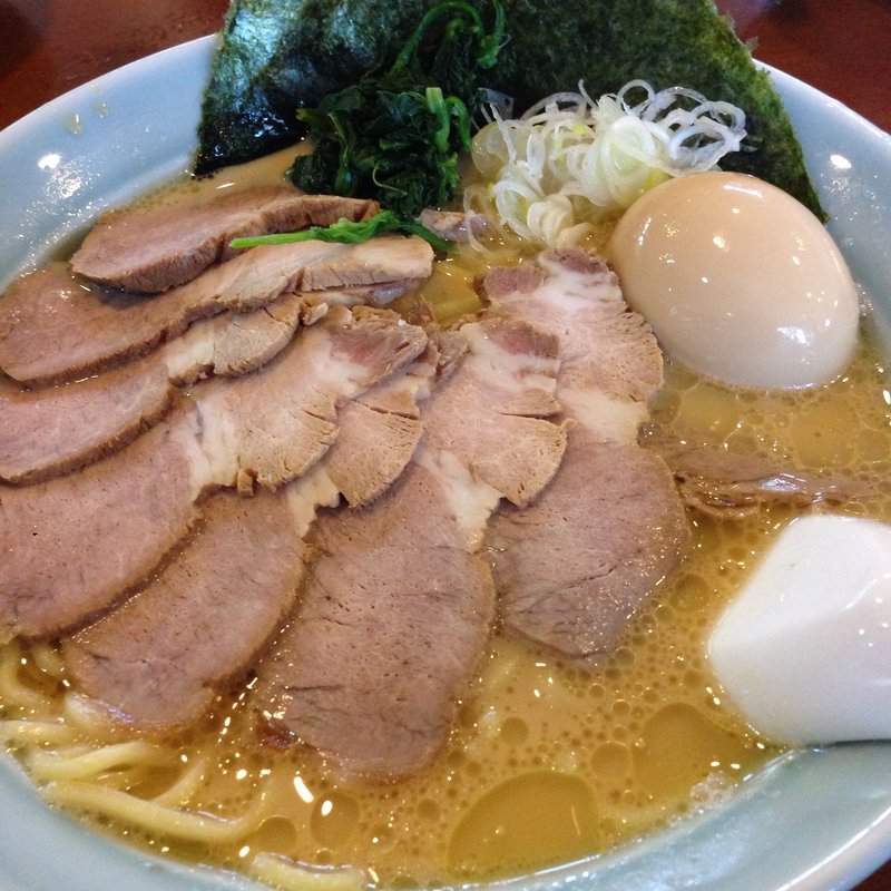 ラーメン中チャーシュー増し、味玉(横浜寺田家 北柏店)
