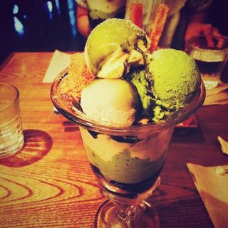 抹茶とミルクプリンの和パフェ(神楽坂 茶寮 本店)