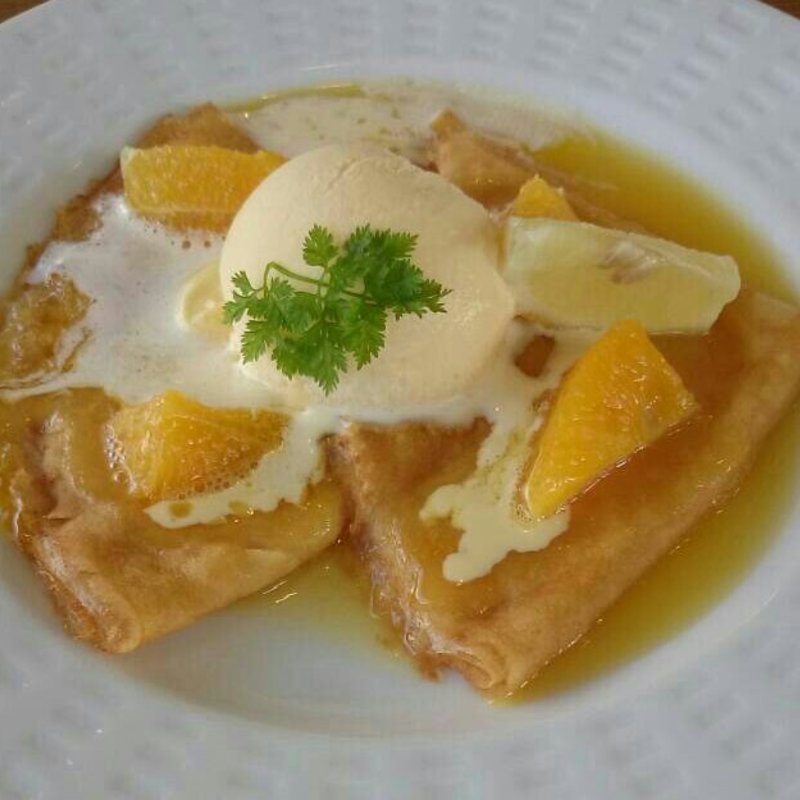 シュゼット(クレープリー・スタンド・シャンデレール)