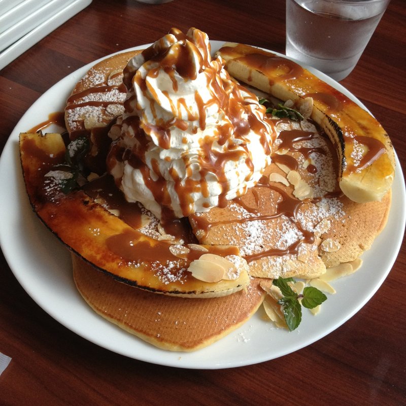 キャラメルバナナパンケーキ on ムースホイップ(フリーマン カフェ)