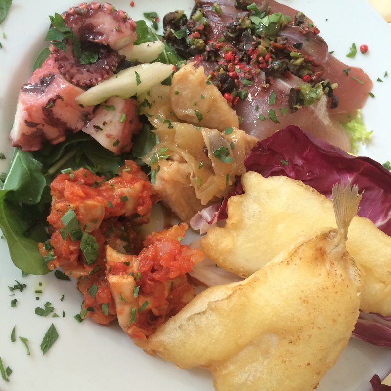 本日の魚介類の前菜の盛り合わせ(ナプレ 南青山本店)