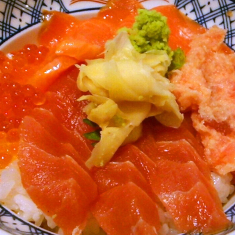 まぐろとサーモンの四色丼 (磯丸水産 所沢店)