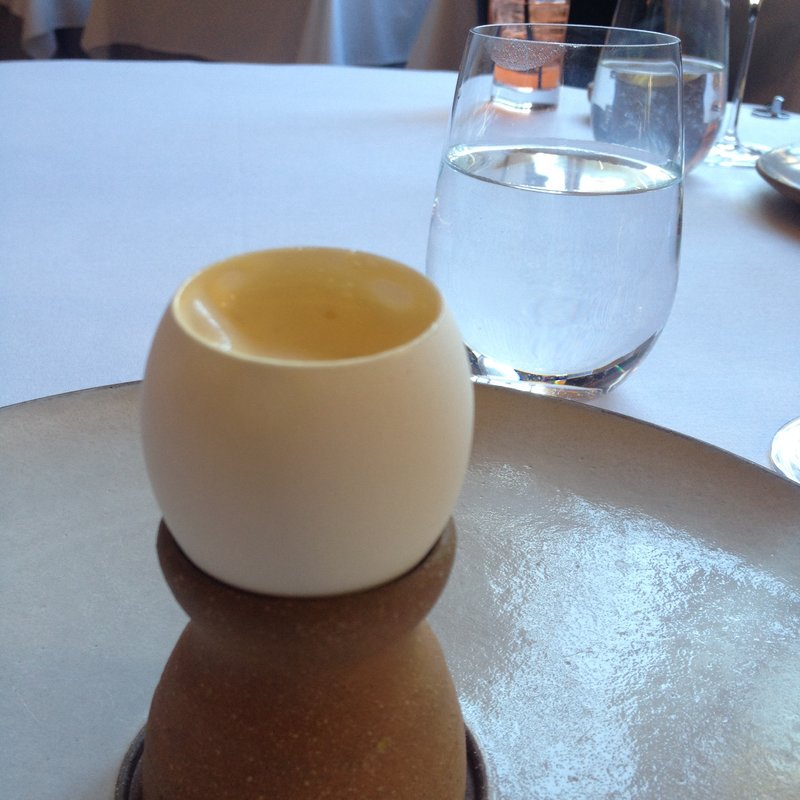 Sturgeon サバイヨンとチャイブオイル(Eleven Madison Park)