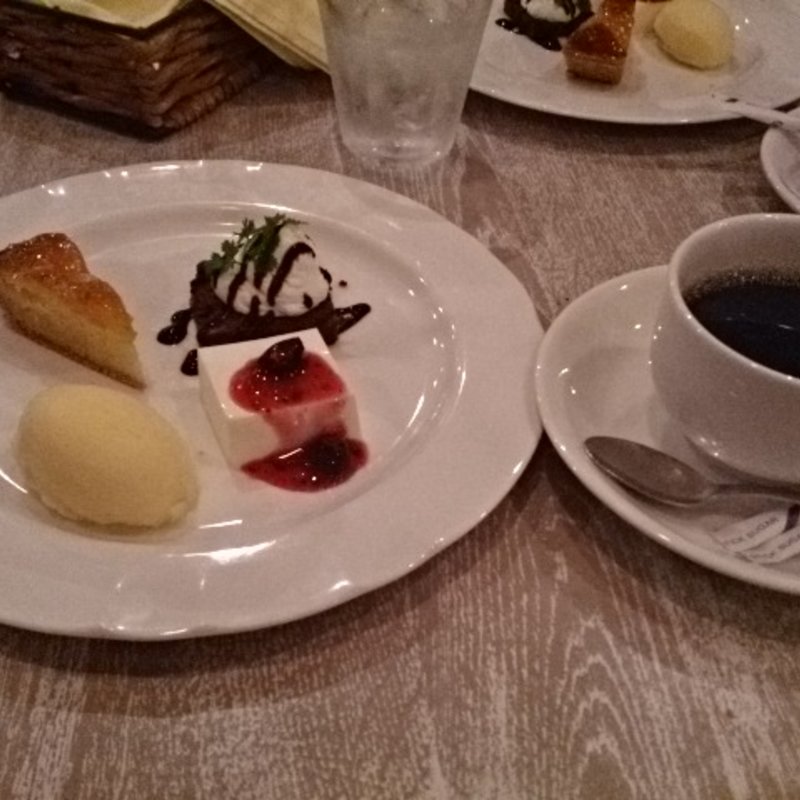 シェフ自慢の四季の庭デザート盛り合わせ(伊太利庵厨房　四季の庭  )