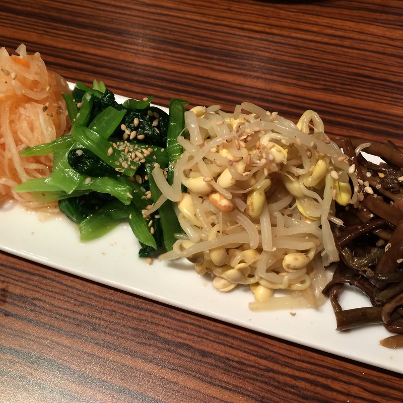 ナムル盛り(炭火焼肉・韓国料理 KollaBo 銀座店)