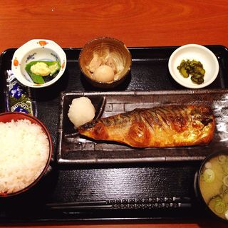 鯖の塩焼き定食(鉄板焼き 璃珠)