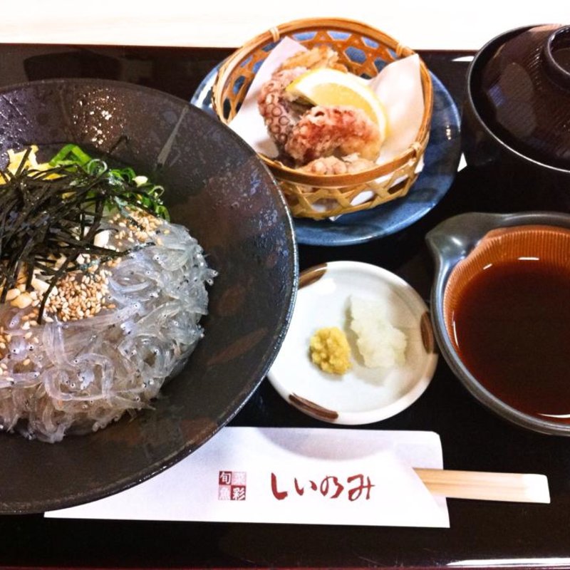 生しらす丼と蛸唐のセット(旬菜魚彩しいのみ)