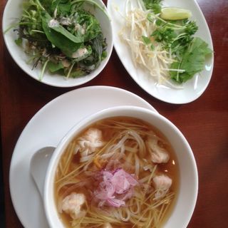 海老ワンタンのジンジャーフォー(アロハテーブル 横浜ベイクォーター)