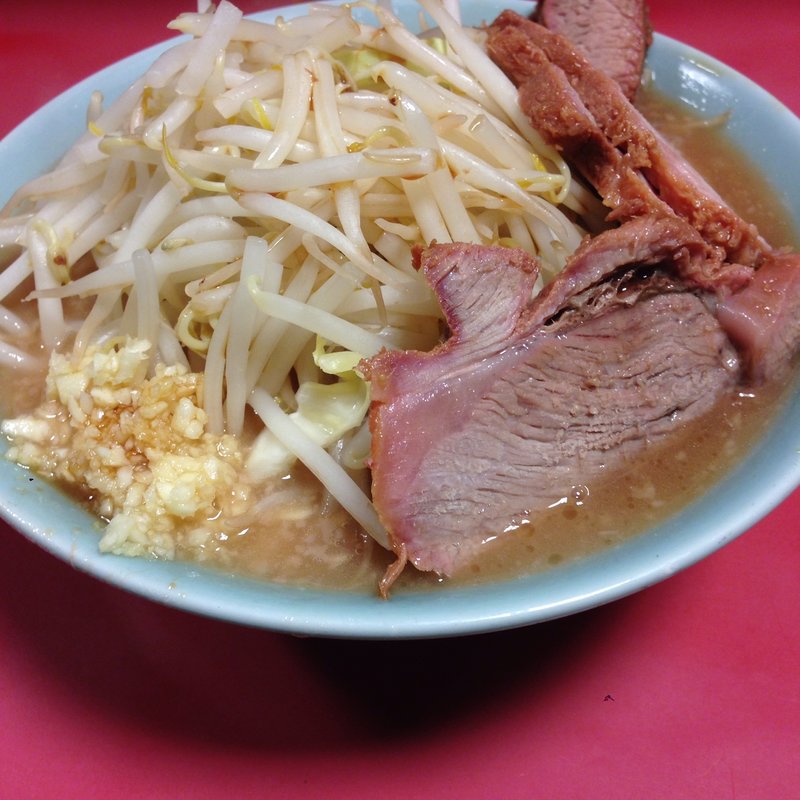 チャーシュー、ヤサイニンニク(ラーメン二郎  新宿歌舞伎町店)