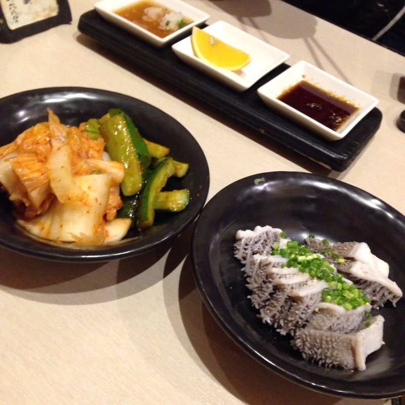 キムチとセンマイ刺(和牛処竜壱)