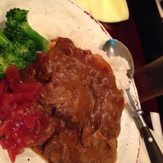 熊野牛カレー(大皿惣菜 まぁる （おおざらそうざい まぁる）)
