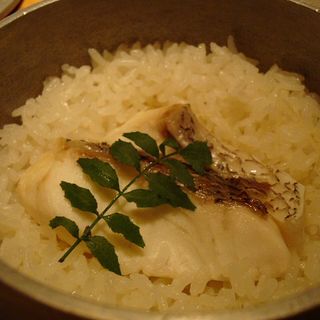 鯛の釜飯 (ごはんや 一芯 大阪)