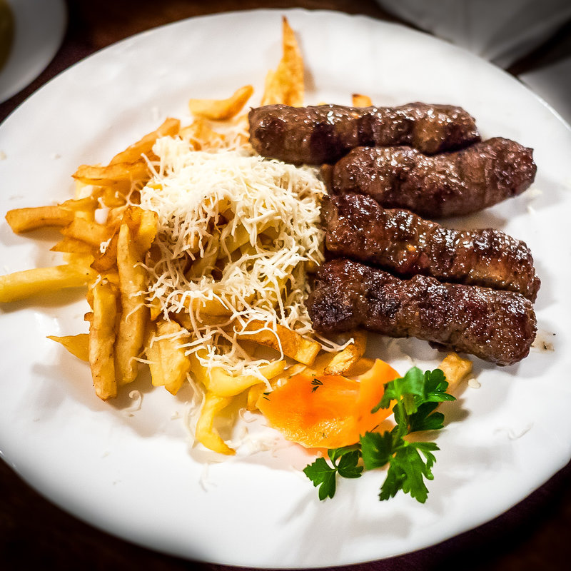 “Caru’ cu bere” minced meat　(Caru' cu bere)