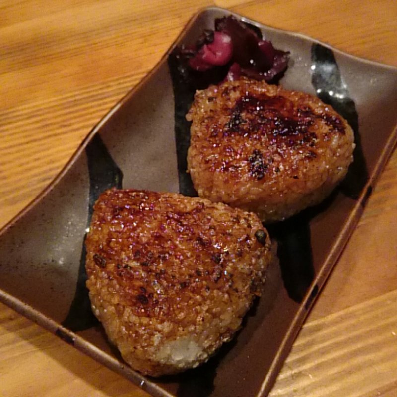 焼きおにぎり（2個）(とり料理・居酒屋 ふぁみりー)