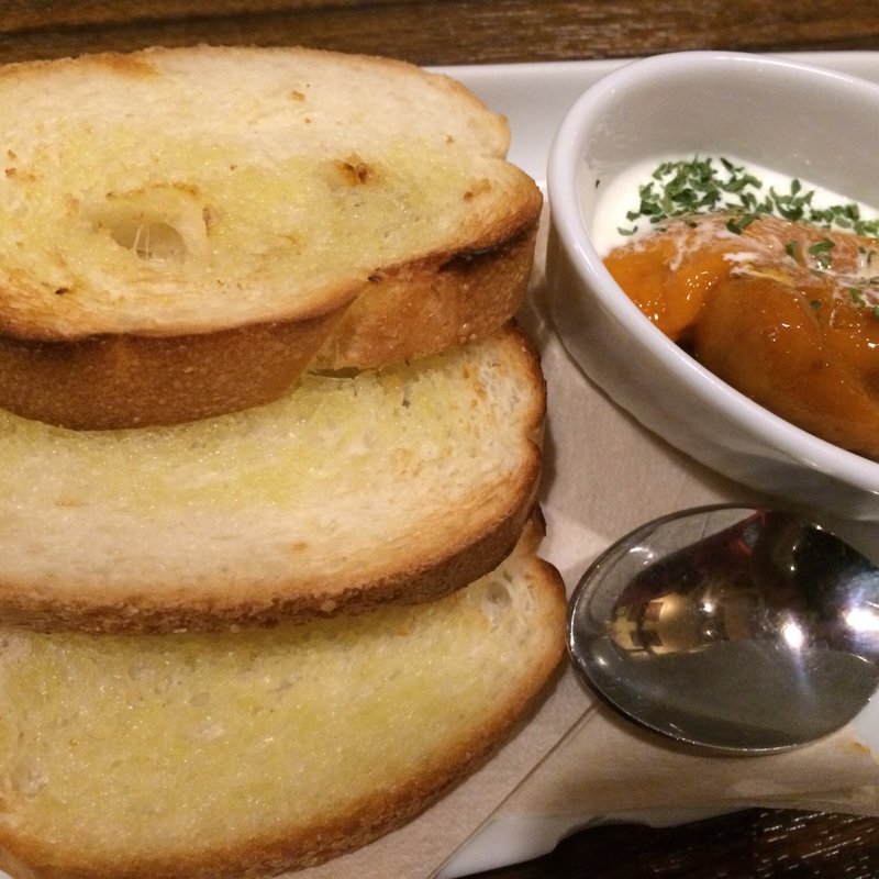 生雲丹のガーリックトースト(イタリアンバール ウーズチャーム （Italian Bar OOZE CHARM 【旧店名】OOZE CHARM caf?）)