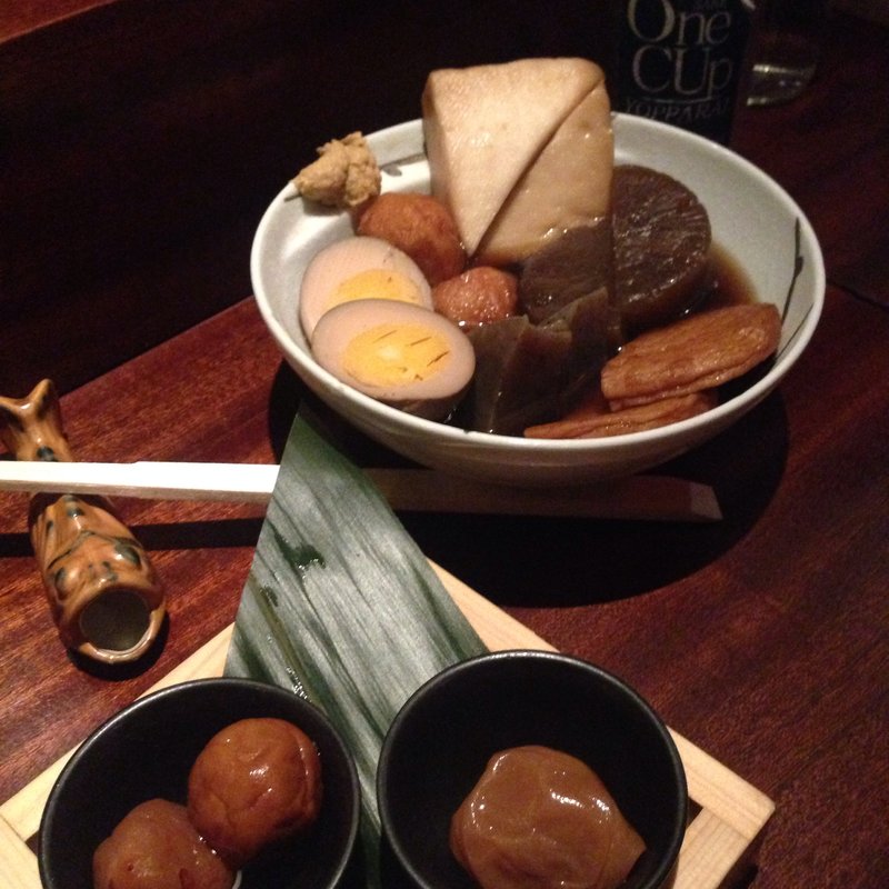 おでん盛り合わせと梅干し(Yopparai)