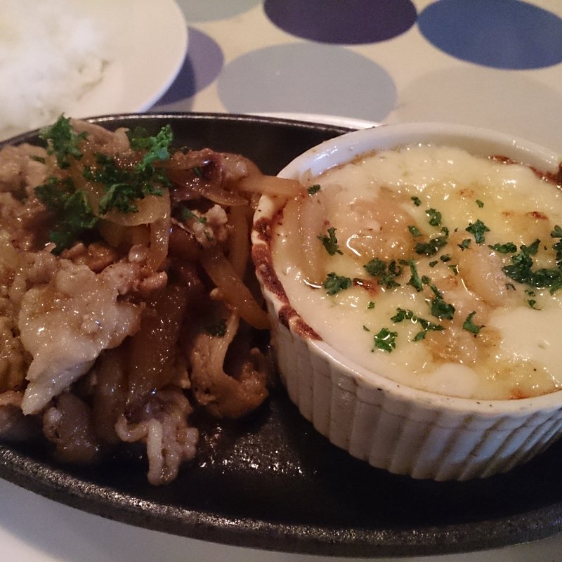 ランチメニュー　生姜焼きとグラタン(びすとろ 遊季亭)