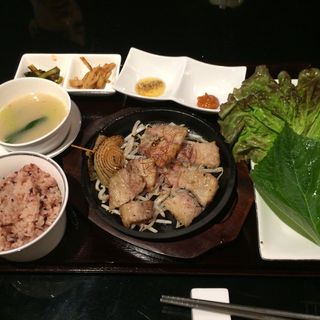 天草豚のサムギョプサル定食(韓国料理 宮)