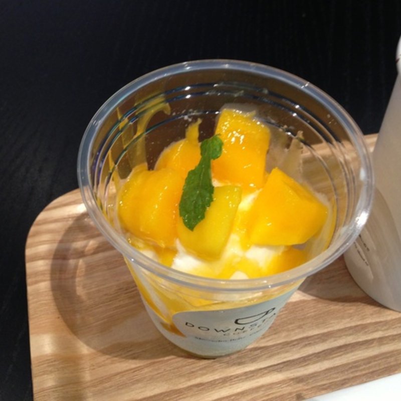 マンゴーアフォガード(DOWNSTAIRS COFFEE)