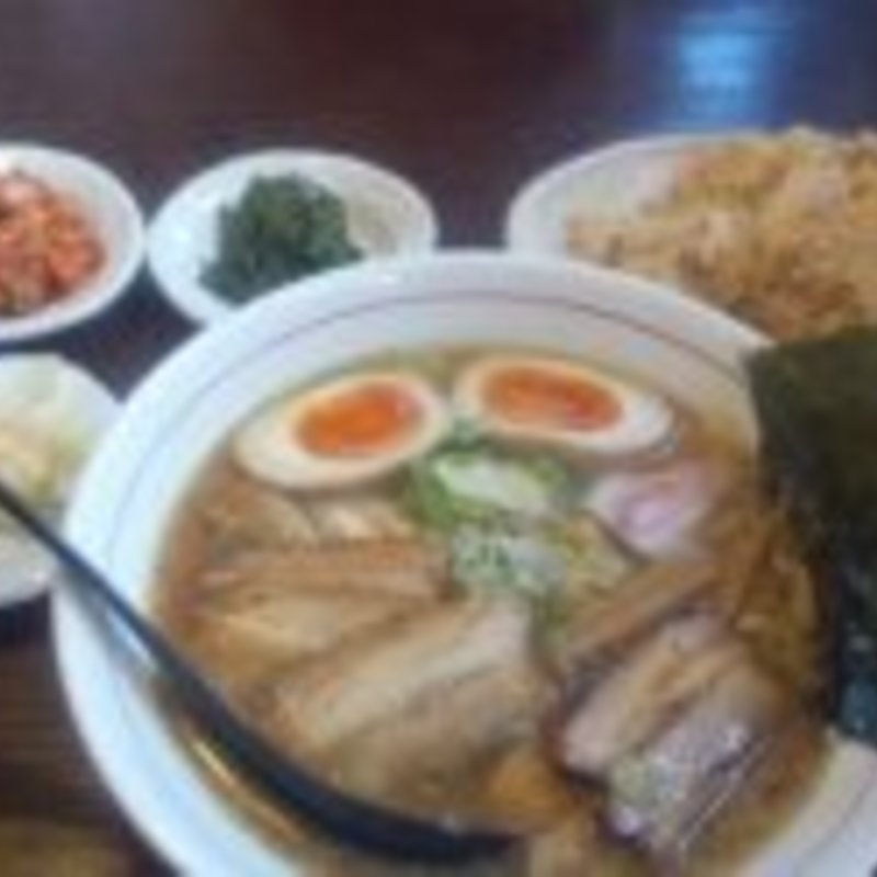 こってりしょうゆらーめん半チャンセット(恵比寿家 玉串店)