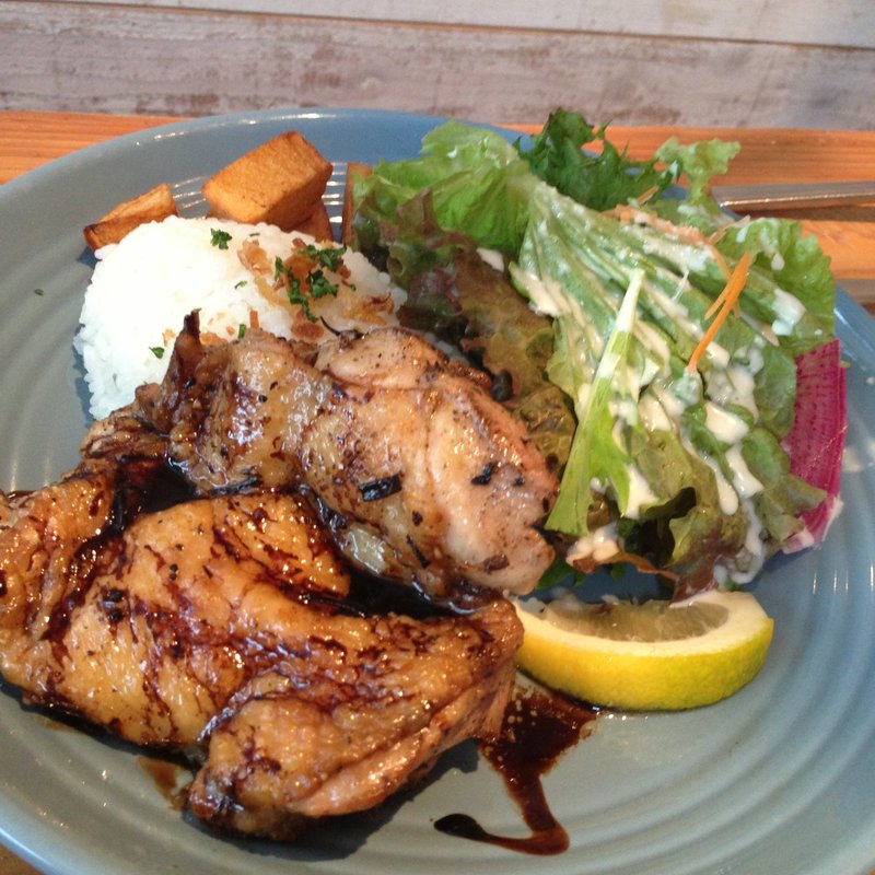 ローズマリー風味のチキンソテー(RH CAFE MINATOMIRAI)