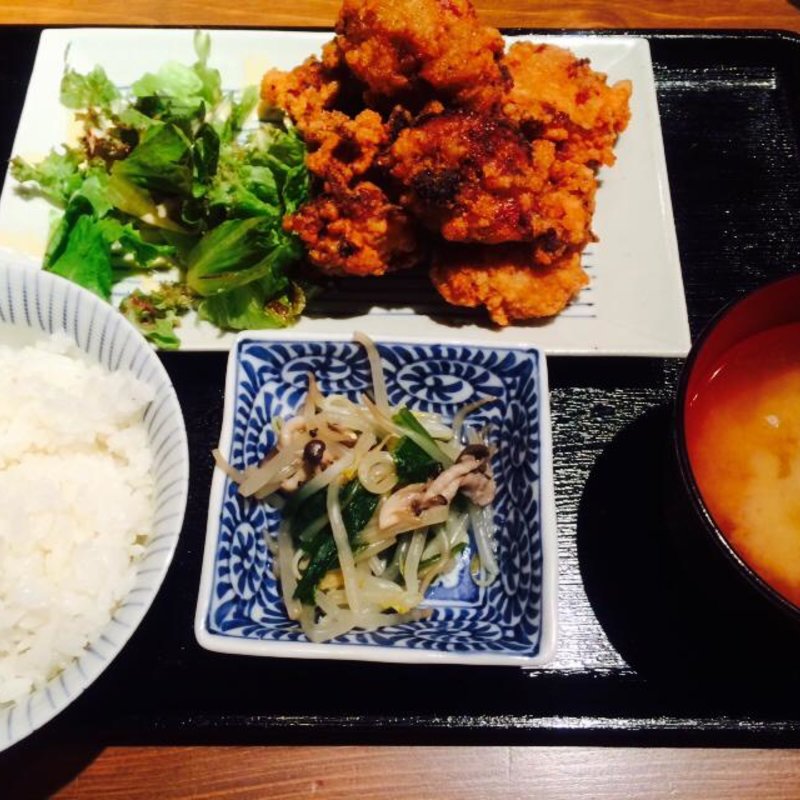 鳥の唐揚げ定食(熊本居酒屋 新市街)