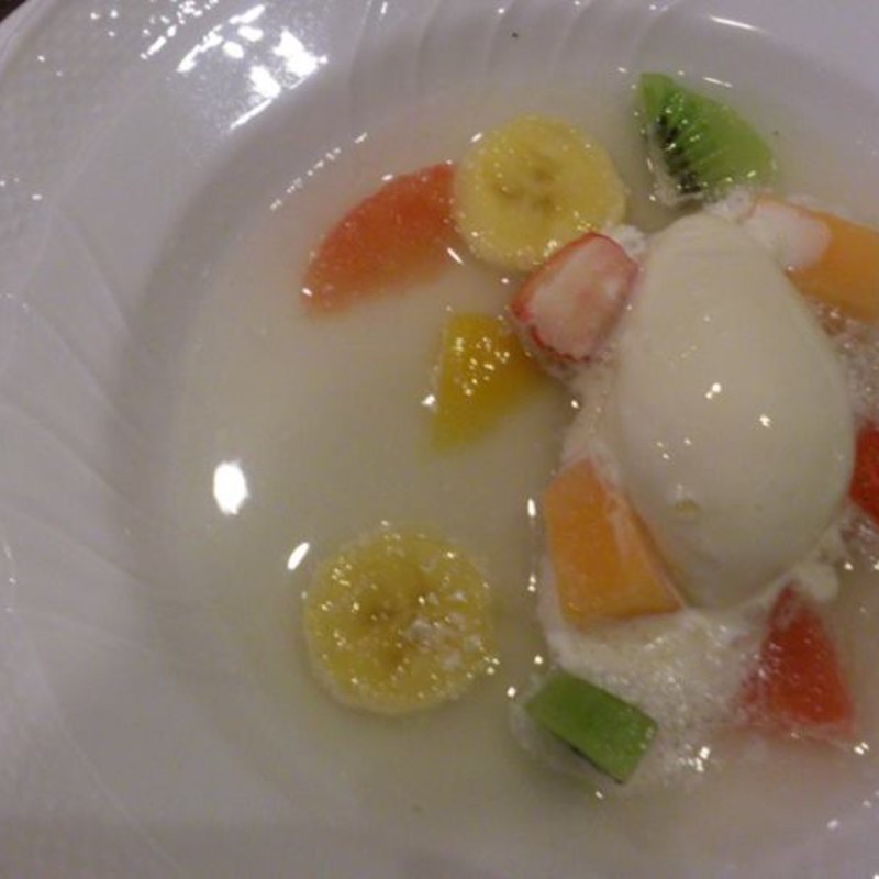 バニラアイスとフルーツ～シャンパンソース～(ブラッセリー エール)