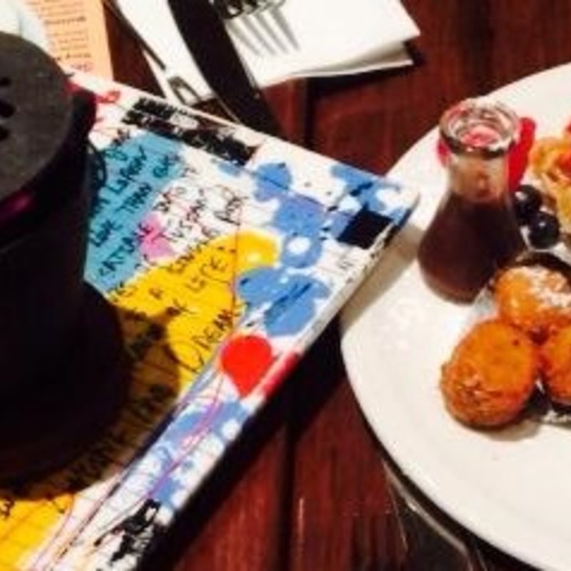 Sharing Fondue for Two(MAX BRENNER)