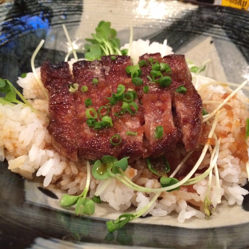 ステーキ丼(つくね屋本舗)