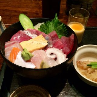 地魚海鮮丼(新宿 自然郷 海山)