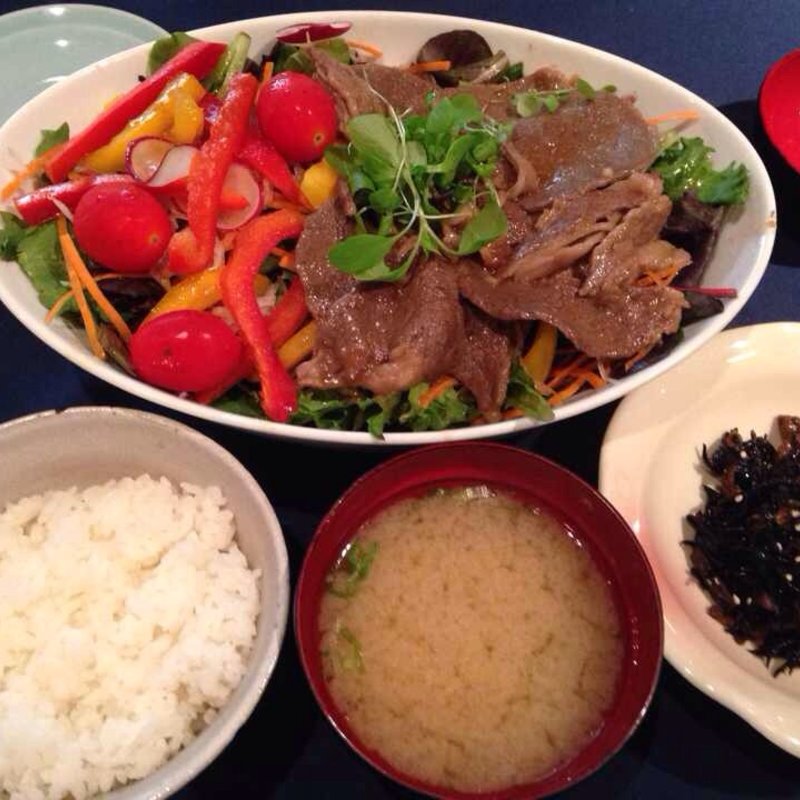 ビーフすき焼きランチ(Shinbashi Japanese restaurant)