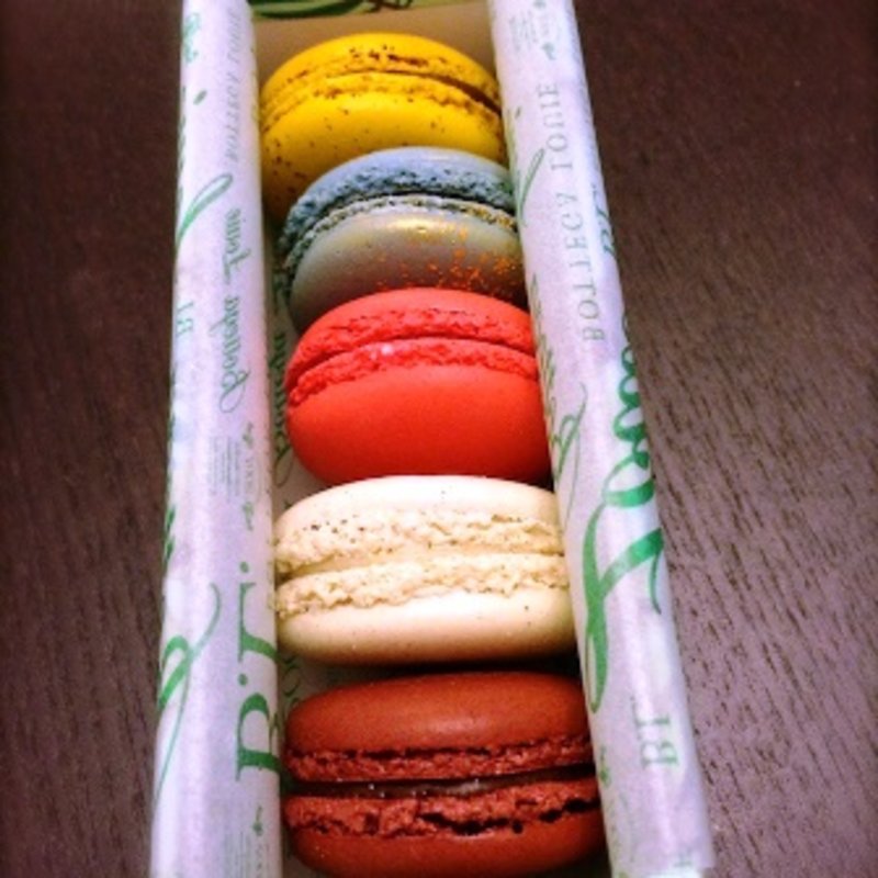 Macarons(Bottega Louie)
