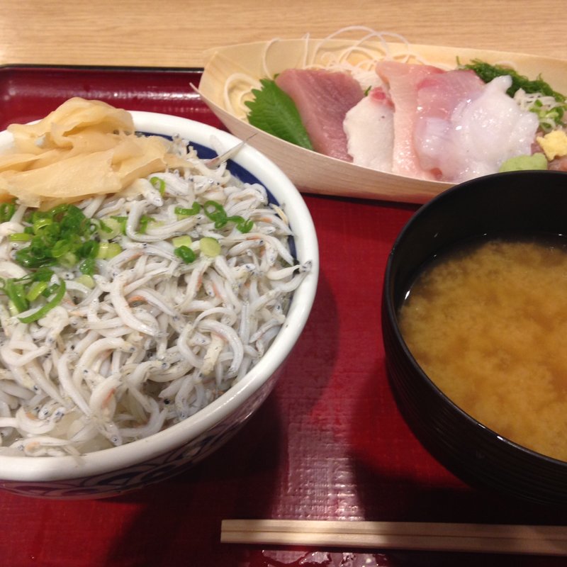 しらす丼と刺身定食(築地食堂　源ちゃん アクアシティお台場店)