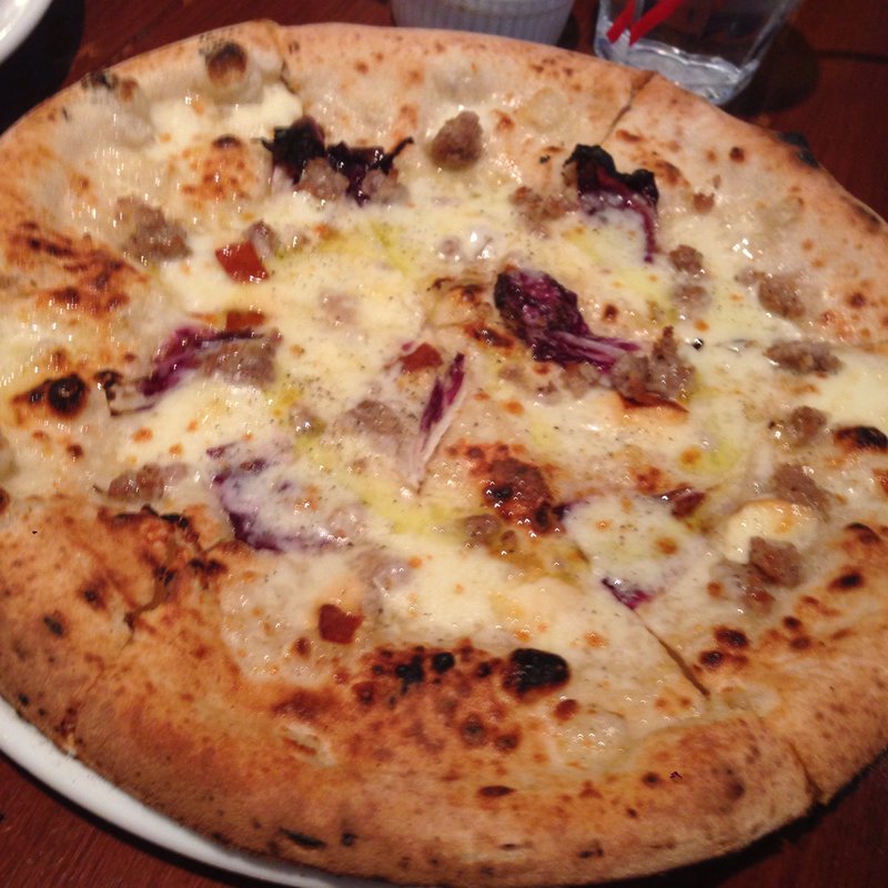 燻製モッツァレラのビザ(マカロニ市場 松戸店)