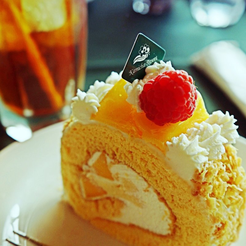 県産マンゴーロールケーキ(パラディ)