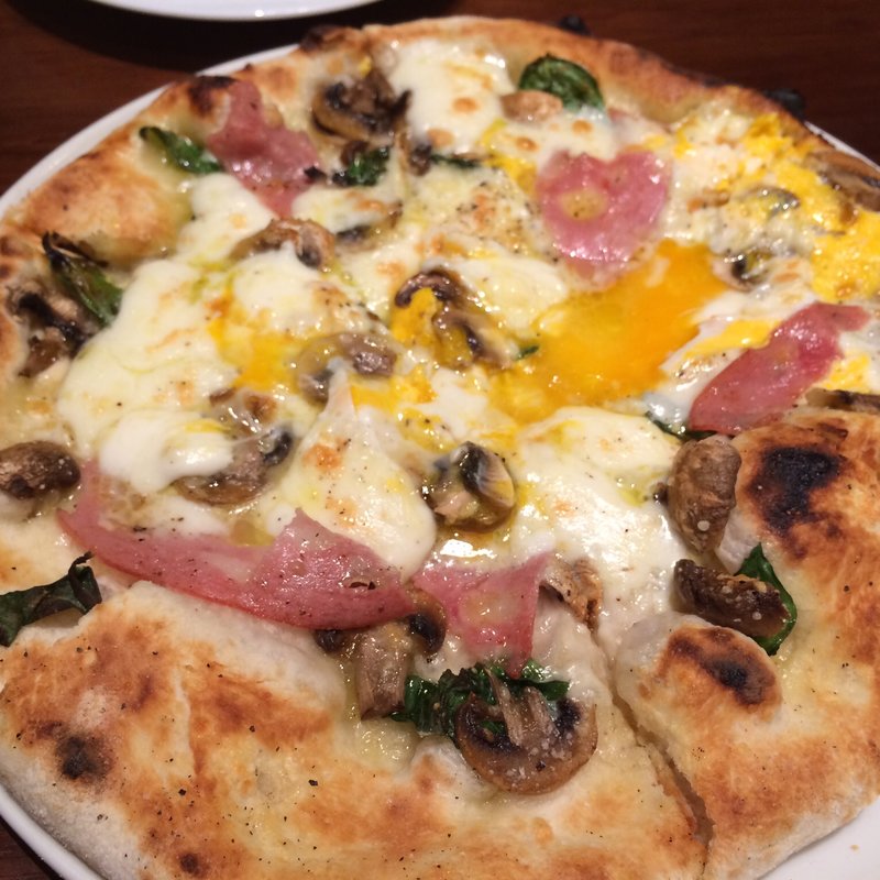 ピザ 卵とハム(il Bamboccio名古屋)