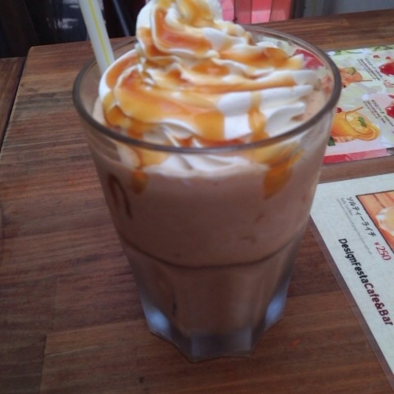 キャラメルミルクティーシェーク(デザインフェスタギャラリーカフェ)