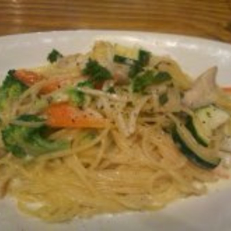 鶏と野菜のクリームパスタ(野毛ビストロZIPスタンド)