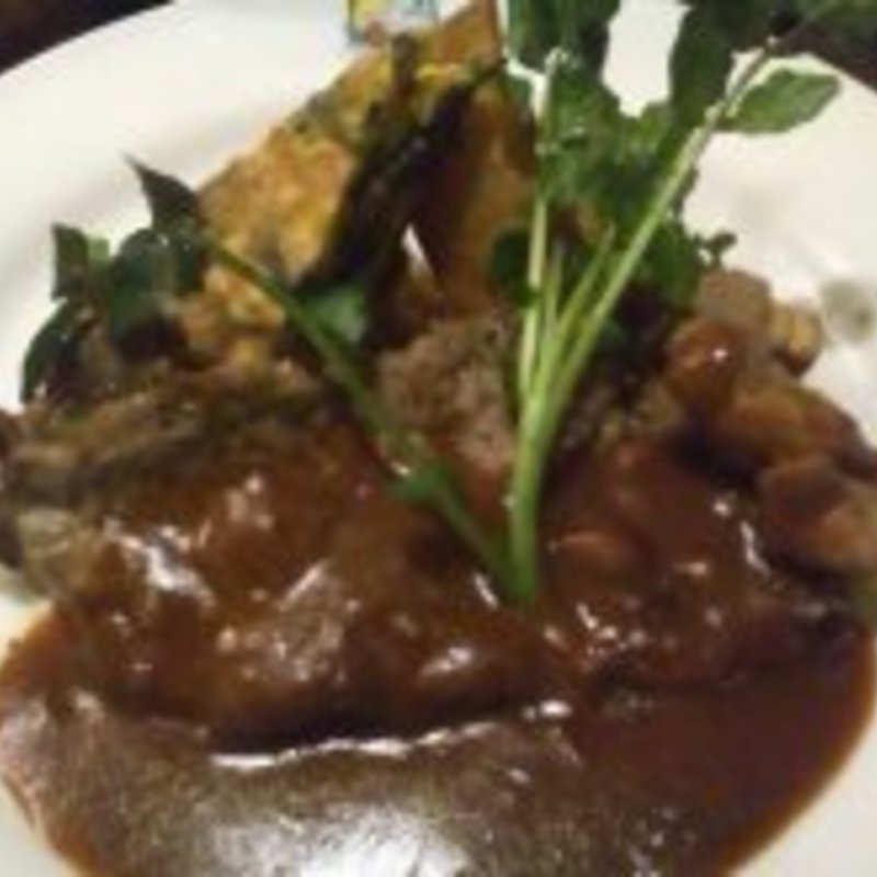 ぶどう牛肉のシャリアピンステーキと本日のオムレツ(カサ・デ・フジモリ 関内店)