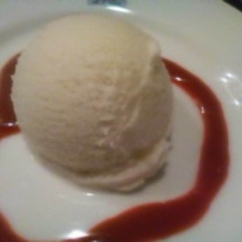 リンゴのコンポート入りアイス(カサ・デ・フジモリ 関内店)